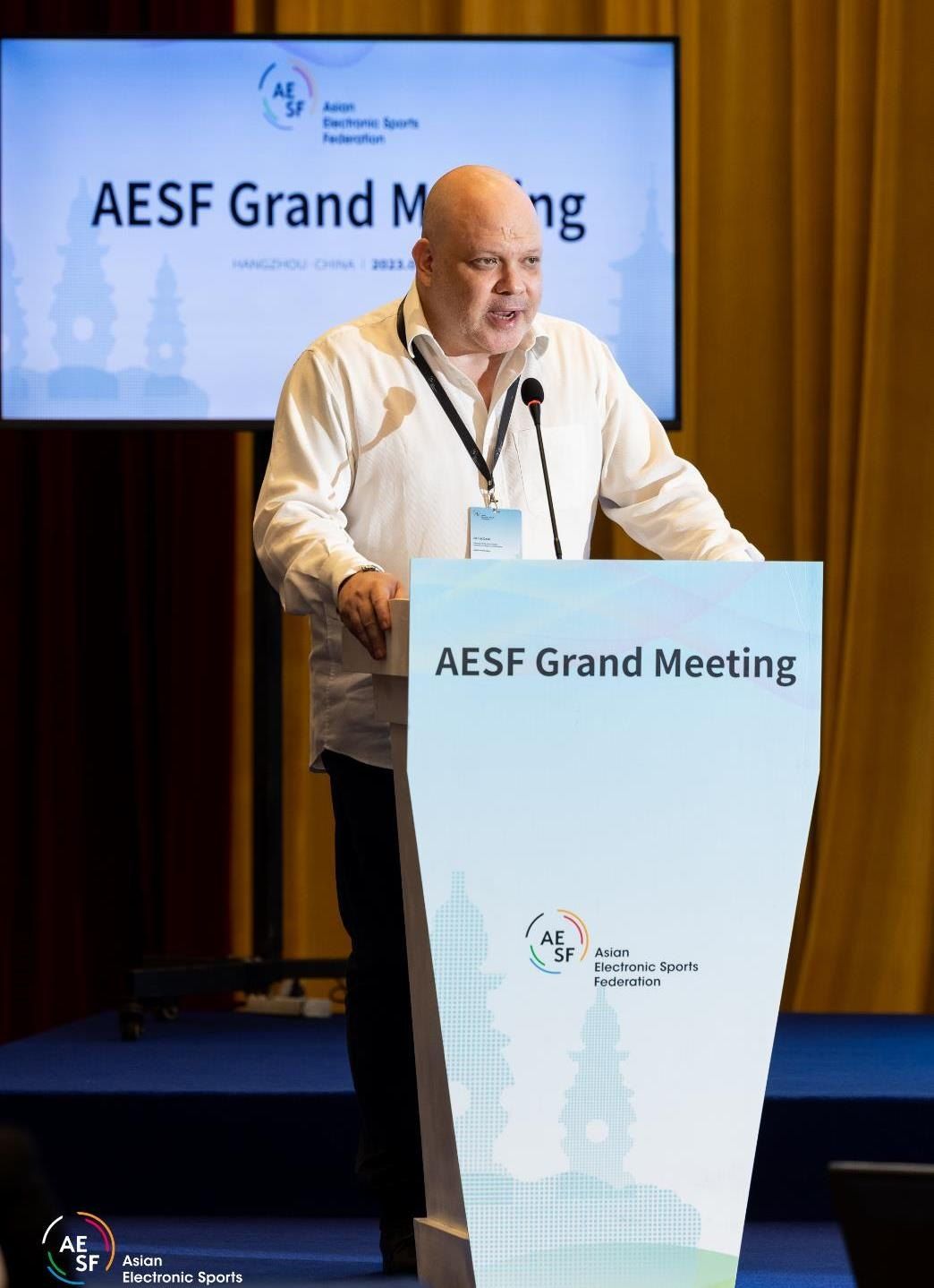 Daniel Cossi at the lectern of the AESF Grand Meeting